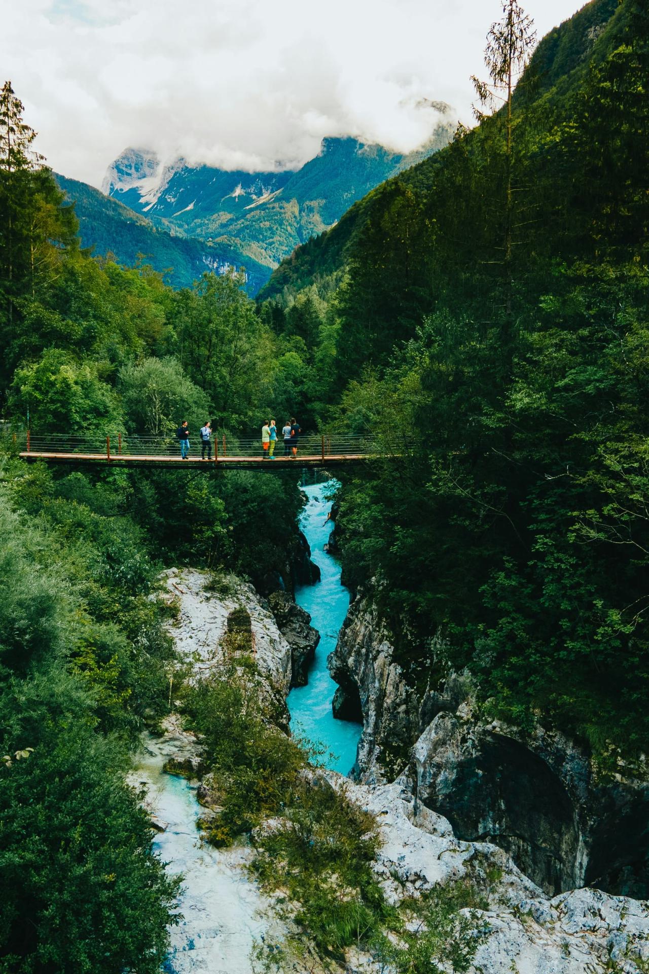 ${uiTranslations.tripPhoto} 2