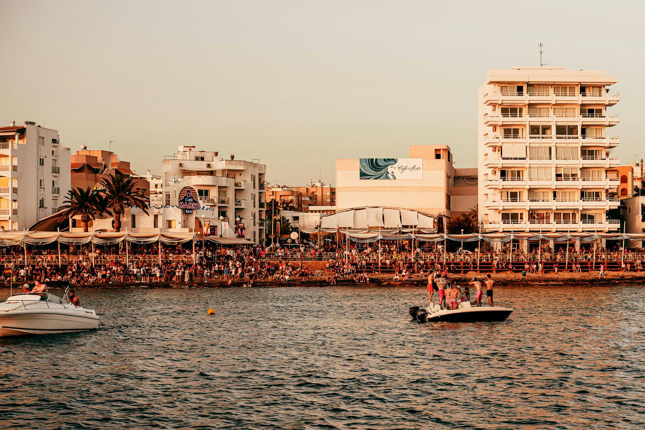 sebastian coman travel r4Re271njuo unsplash