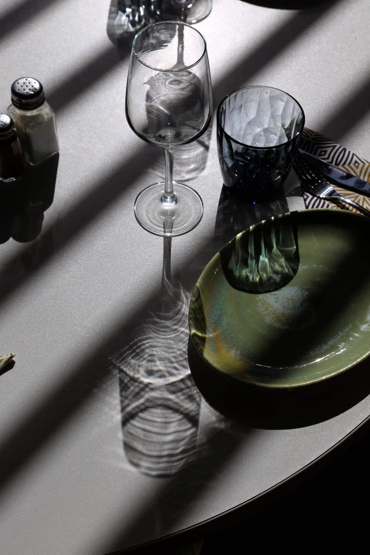 Table setting with glassware and a green plate