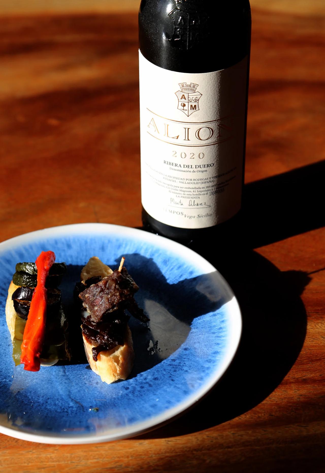 Gourmet dish with wine on a blue plate