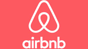 Logo d'Airbnb sur fond rose